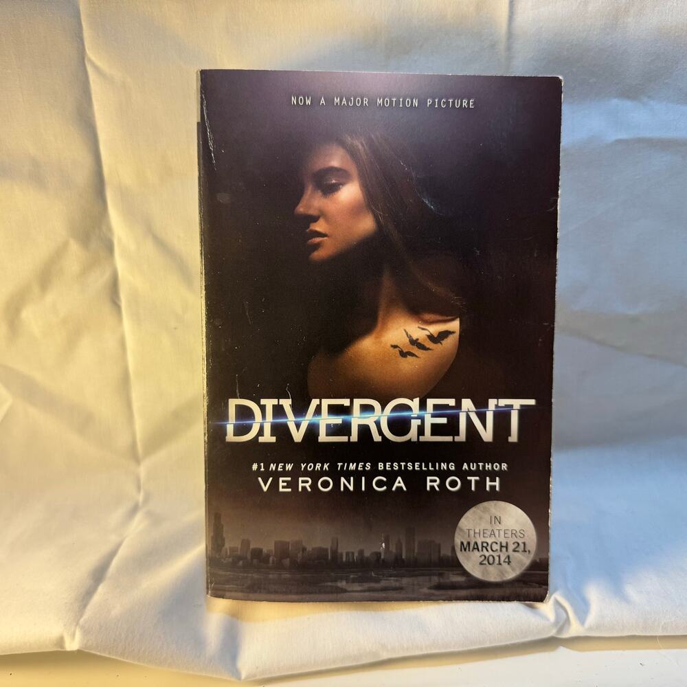 Divergent Movie Tie-In Edition by Veronica Roth Dystopian Young Adult Paperback